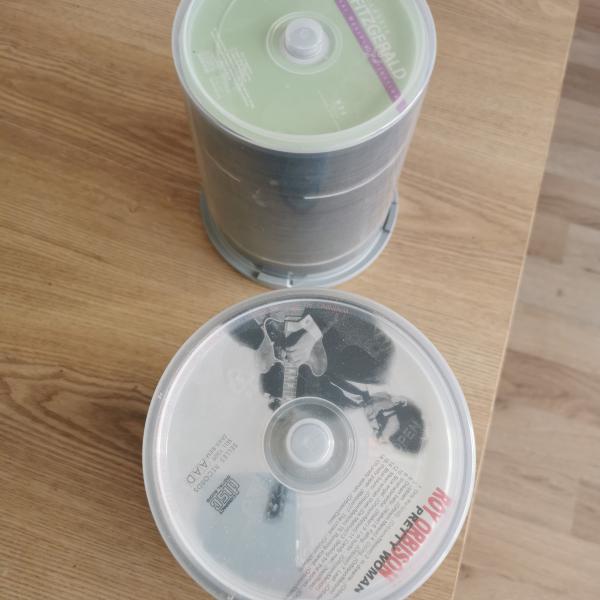 Cloches ou cakebox de transport